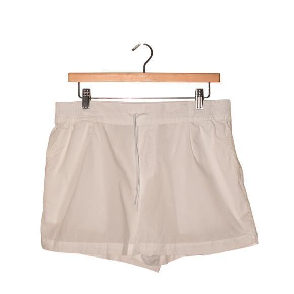 COLUMBIA $40 White Elastic Waist Drawstring Lightweight Casual Shorts Medium - Picture 1 of 4